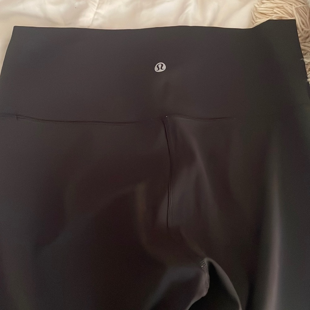 Lululemon black wunder under leggings